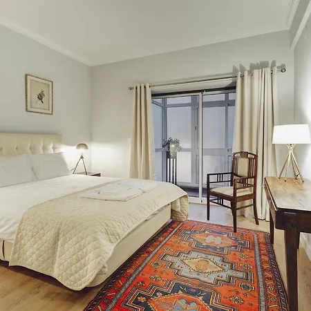 Romantic Gem In City Center 아파트